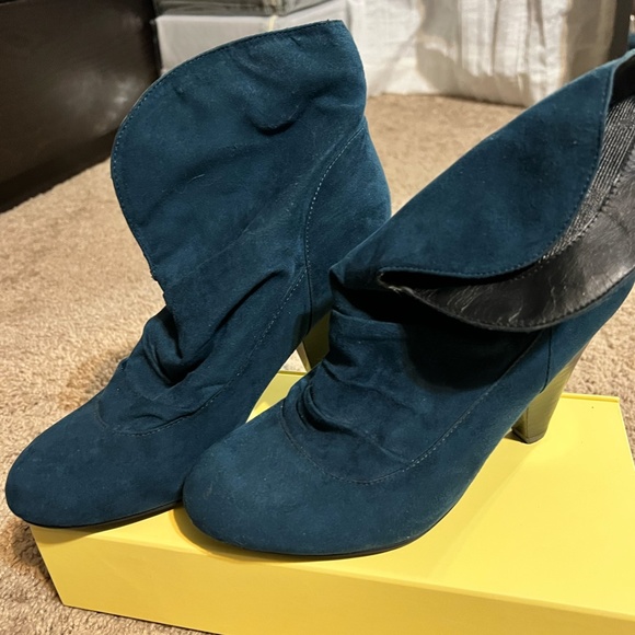 Favist Bootie by Guess - Picture 4 of 4